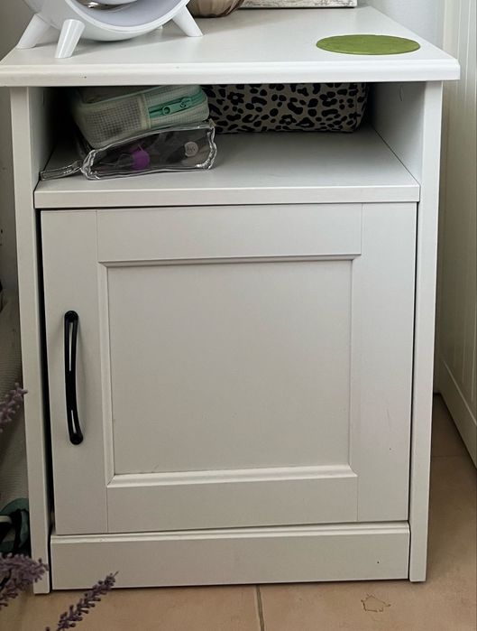Vendo cama/sofa e mesa de cabeceira
