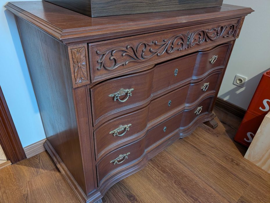 Cómoda de madeira antiga