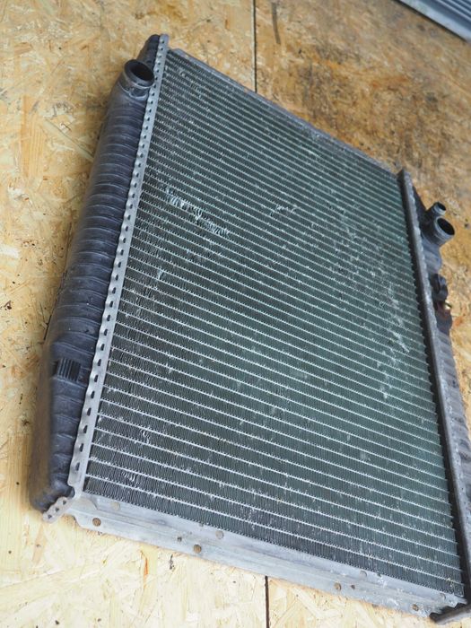 Chłodnica wody Behr mercedes W126 500