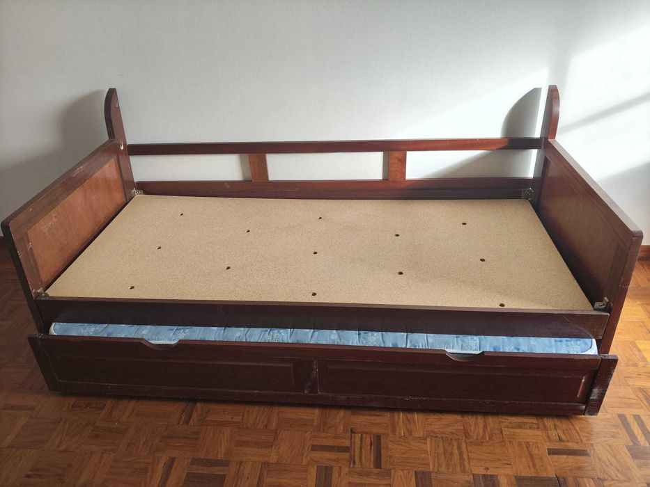 Cama de Solteiro C/ Colchão - Madeira