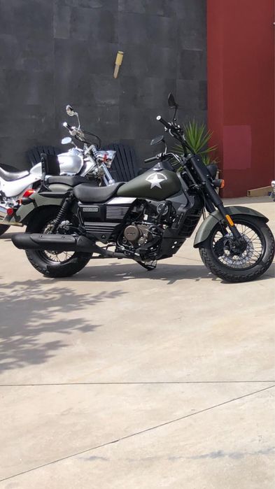 Moto UM Renegade