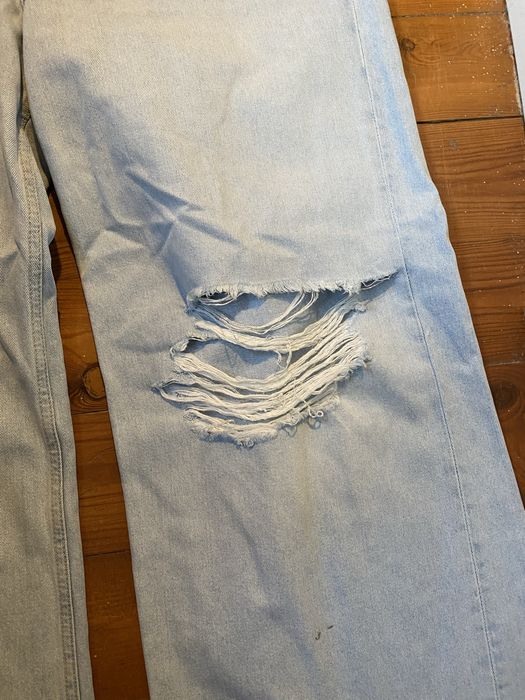 Jasnoniebieskie dżinsy z dziurami baggy spodnie denim quiet luxury paryski styl HM Studio
