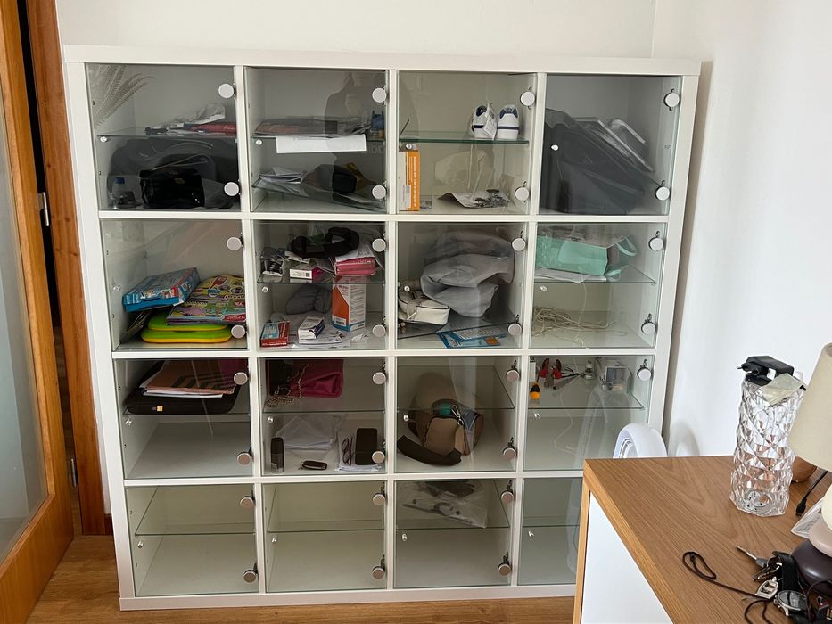 Móvel do ikeia de arrumação