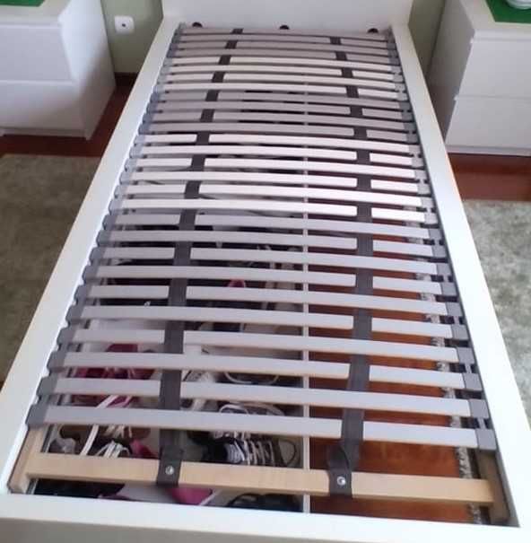 Estrado Ikea "lonset" e colchão viscoelástico