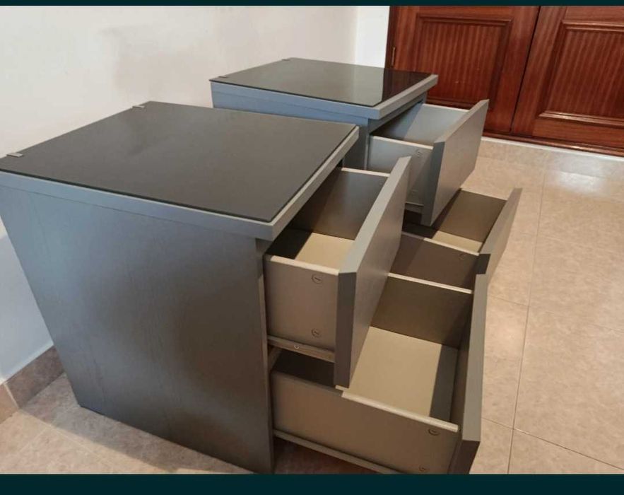 2 Cómoda Cinzenta IKEA com tampo de vidro