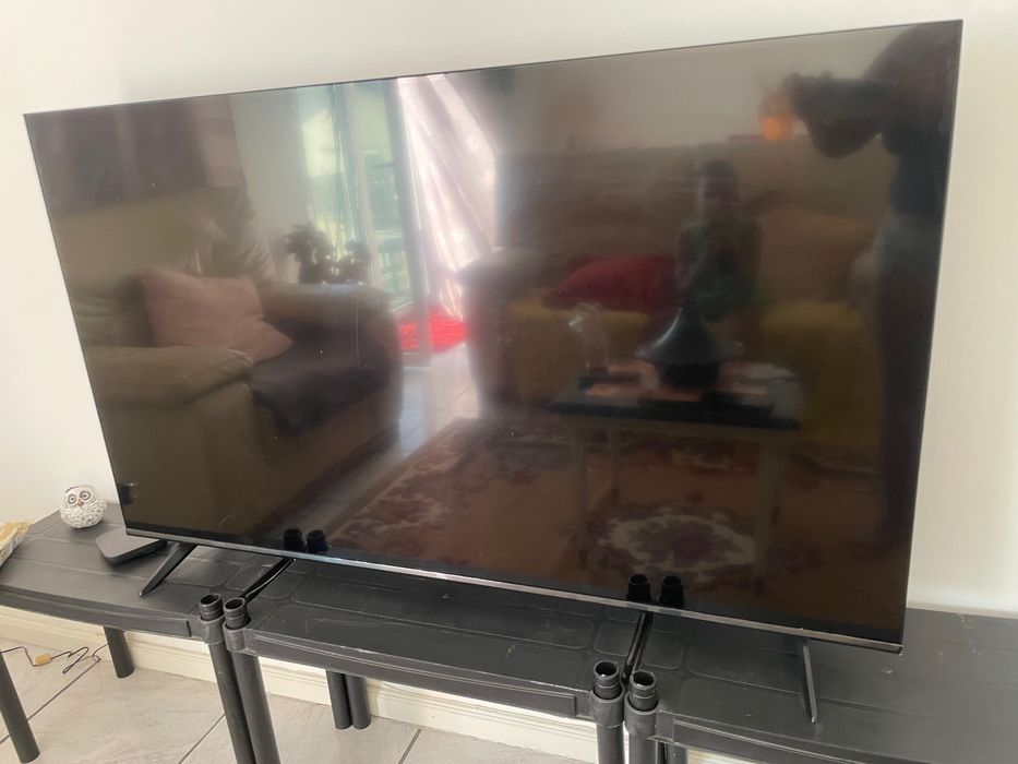 Vendo uma Smart tv 55 pol. 4k, com um ano de uso. Motivo mudança de país