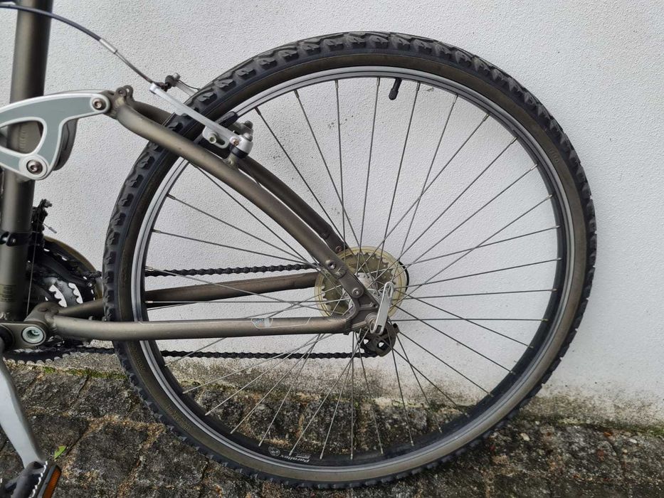 B'Twin 7 - Bicicleta Híbrida / Passeio com suspensão Total