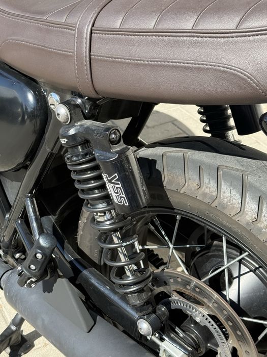 Triumph Bonneville T120 Black