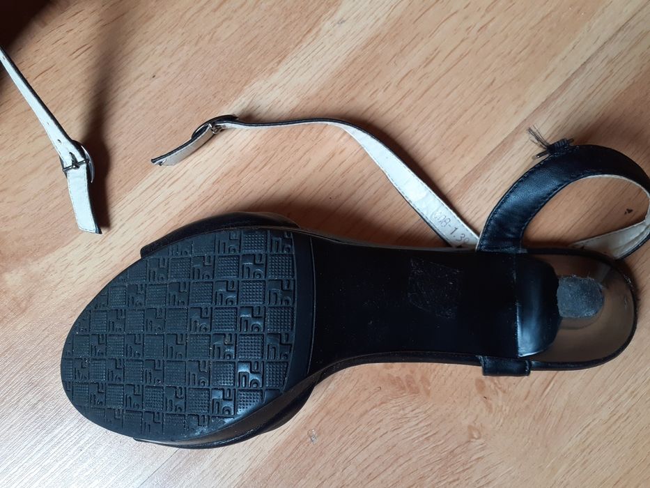 Buty sandałki na obcasie Rosalie