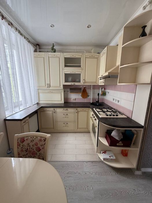 Квартира на 5 поверсі з ГАЗОВИМ опаленням. Ирпень с ремонтом