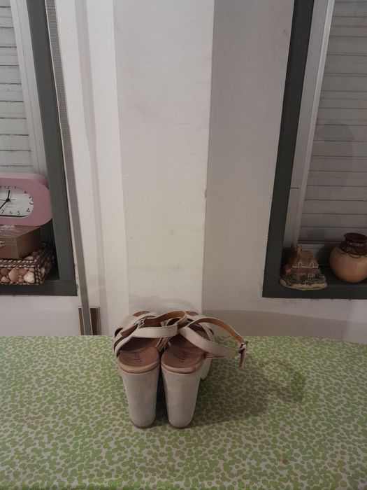 Vendo Sandálias de Senhora CLAYS muito bonitas como novas