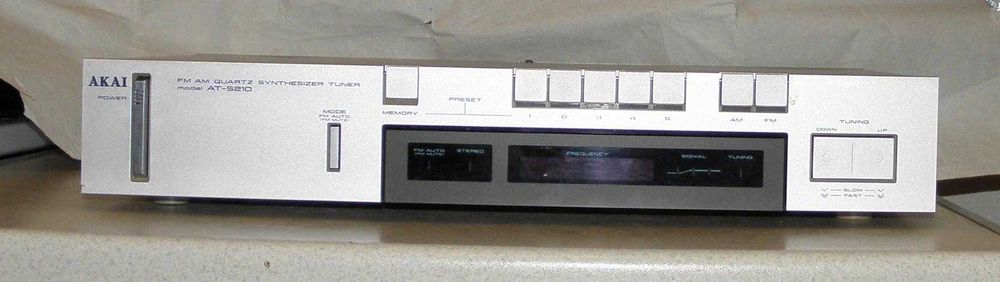 ! Wysyłka GratiS ! AKAI Tuner AT-S210 Radio alu panel AT 210 szerokość 44 cm Unitra Diora