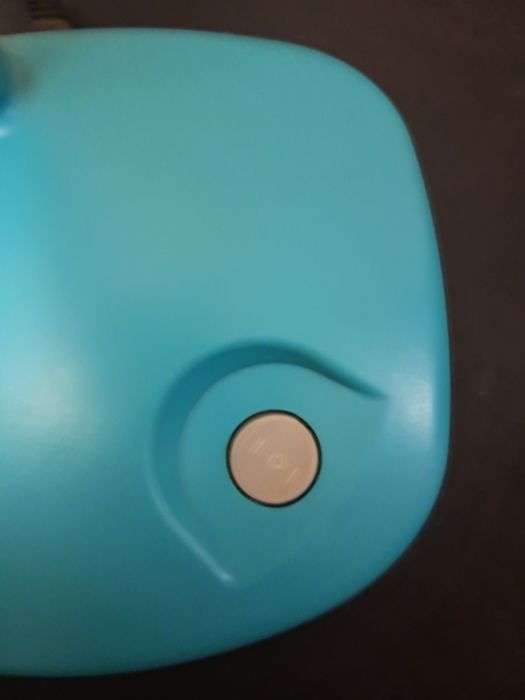 Настільна лампа  - потрібно ремонтувати.