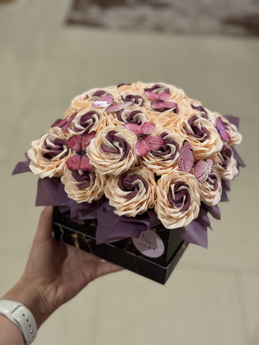 Букети з метеликів та троянд!