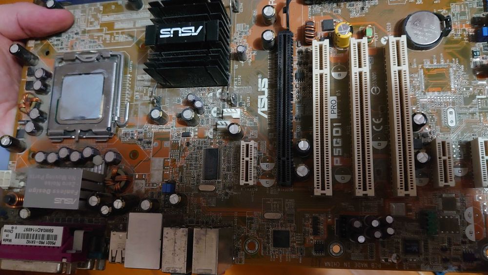 Продам компьютерные комплектующие на запчасти