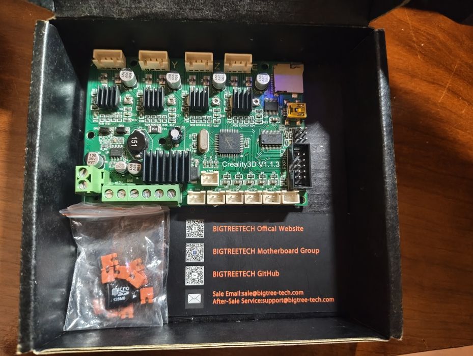 Impressora Ender 3 com upgrades: BLTouch, SKR Mini E3, Trilho Linear