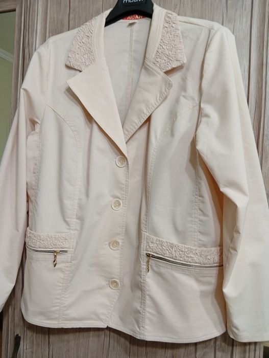 Жіночий жакет, розмір 54