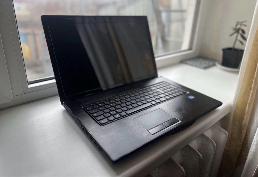 Срочно Продам Ноутбук Lenovo 2GB  видео карта