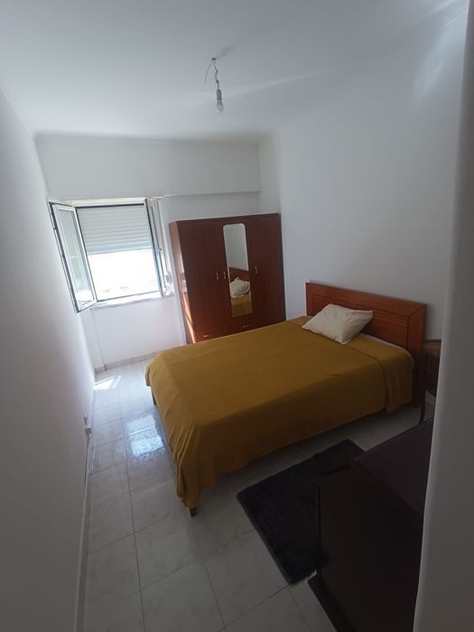 Quarto para arrenda mensal( casal ) (solteira)