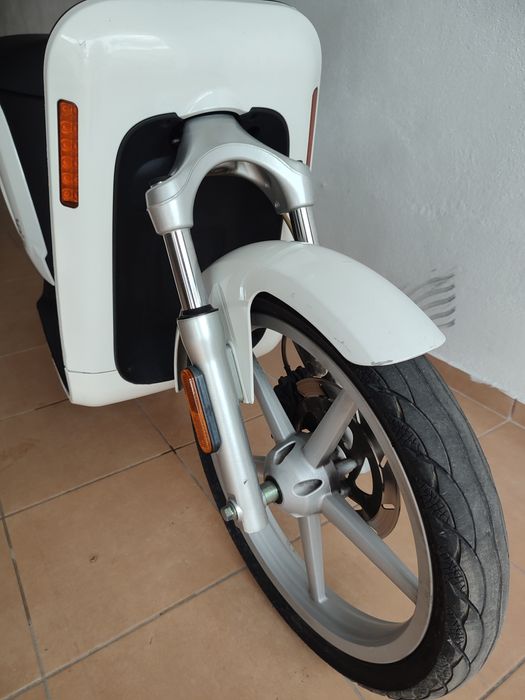 Scooter elétrica ES pro Askoll