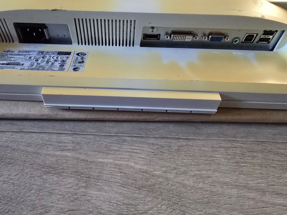 Монітор 22 Fujitsu B22W-6 LED 1680x1050 фужитсу мультимедійні кнопки