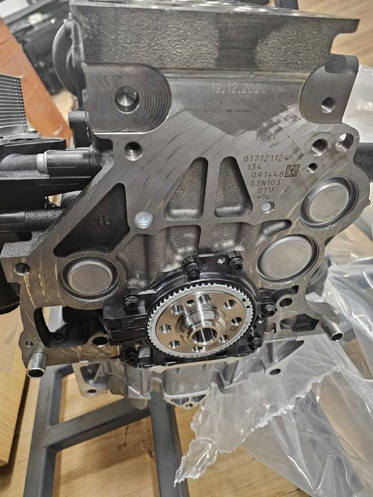 Fabrycznie nowy oryginał Volkswagen Silnik Dół  2.0 CXE CXF 205kM