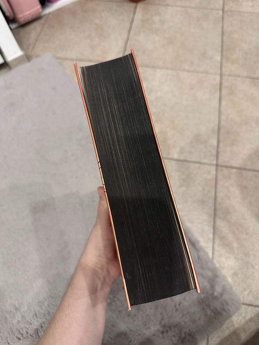 Книга Залізне полумʼя Реббека Яррос