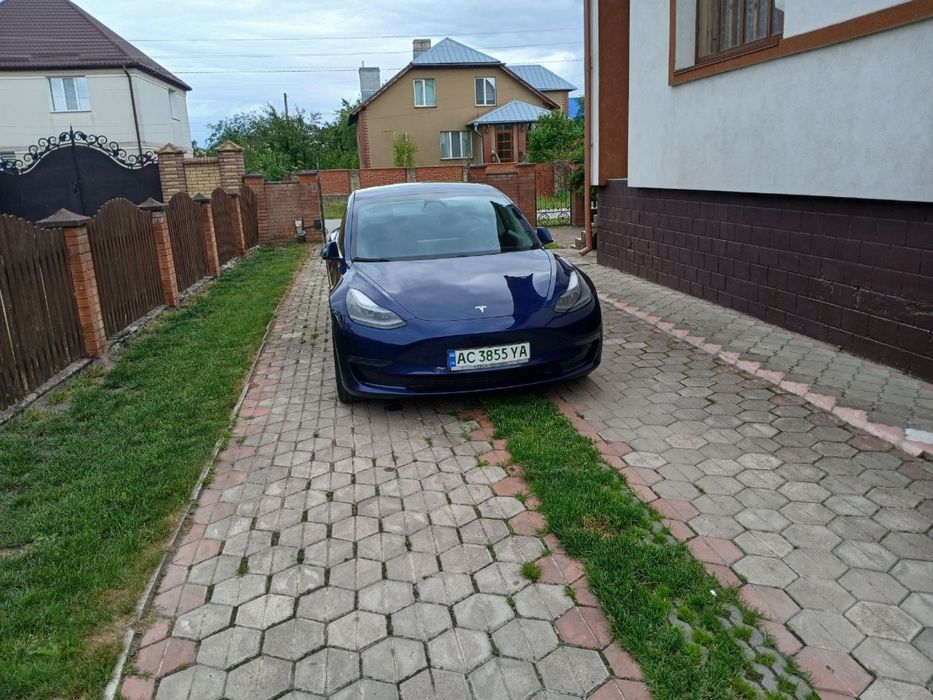 Tesla Model 3 2021 року