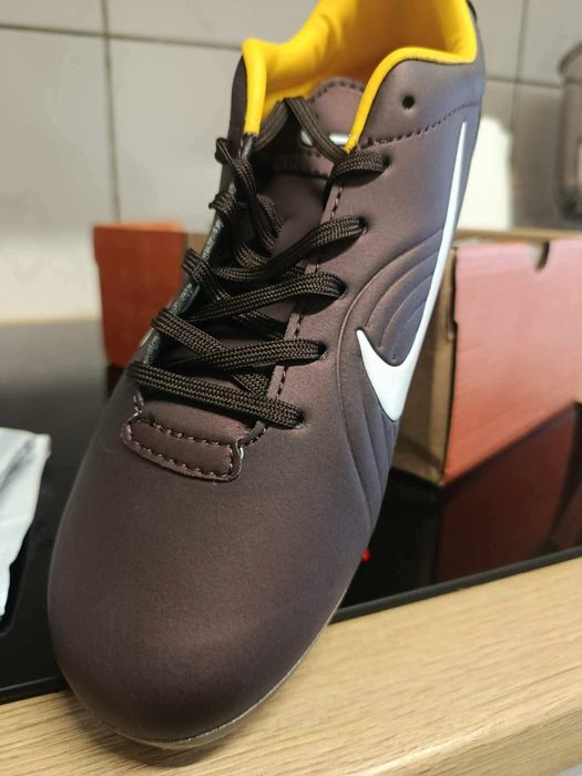 Chuteiras CR7 lightspeed