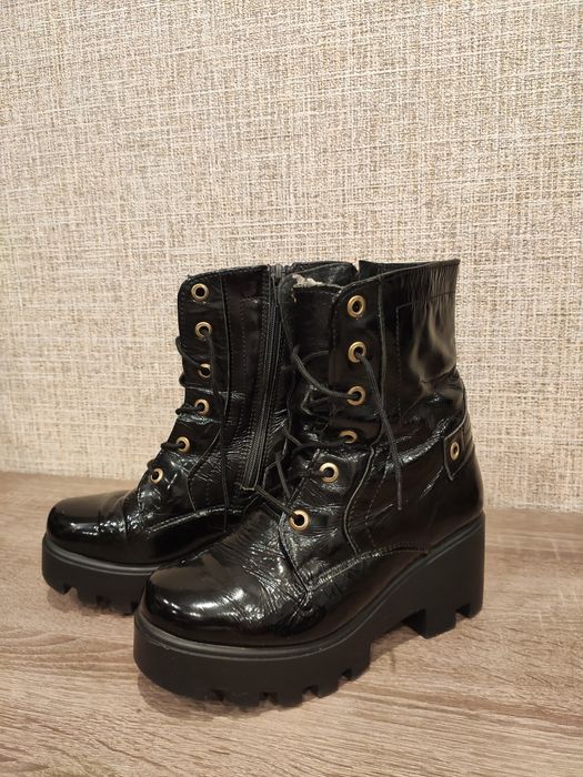 Макасіни, босоніжки, взуття