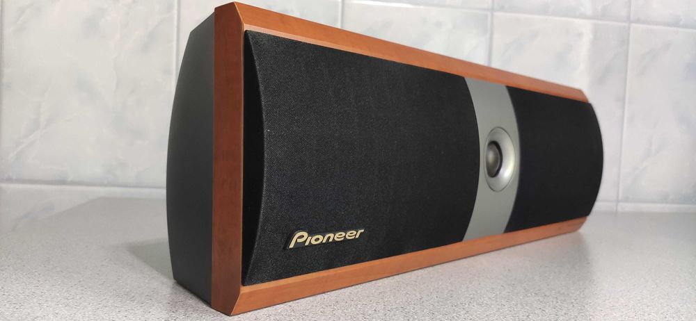 Продам комплект аудио колонок Pioneer для домашнего кинотеатра.