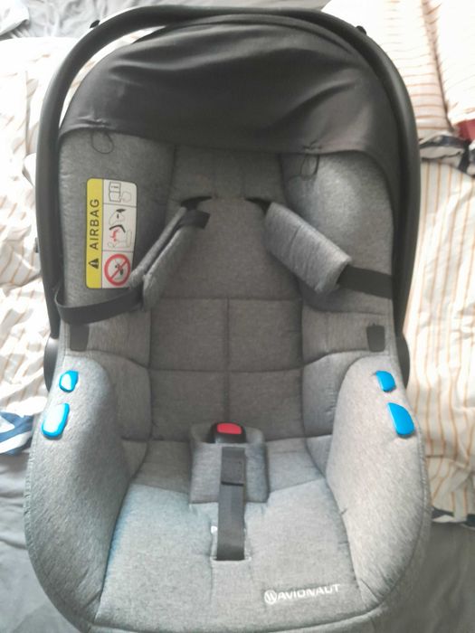 Fotelik samochodowy/ nosidełko z bazą Avionaut