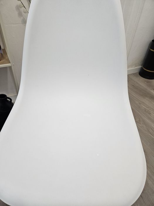 4 Cadeiras Home Store Brancas – Estilo Nórdico/Escandinavo