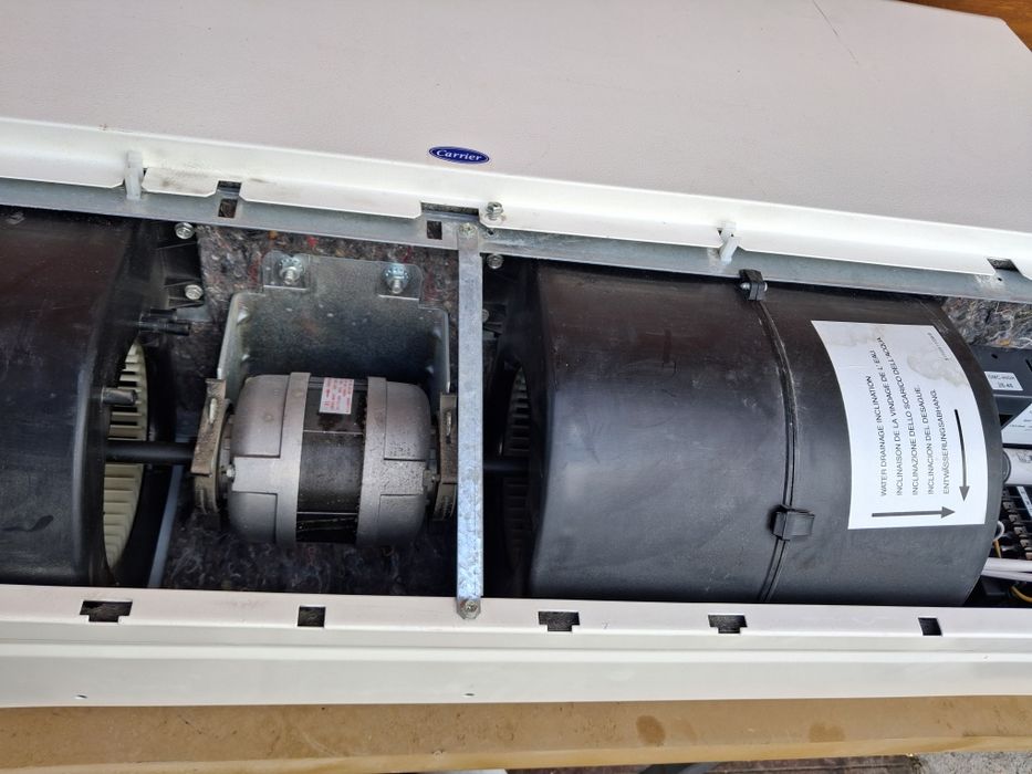 Klimatyzator. Firmy  Carrier 42  V M
