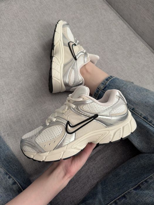 Nike V5 RNR White Beige Silver Black