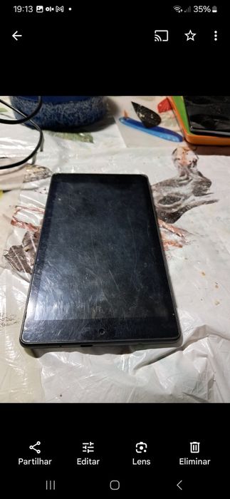 Tres tabletes, um magalhaes,dois telemoveis antigos,para pecas