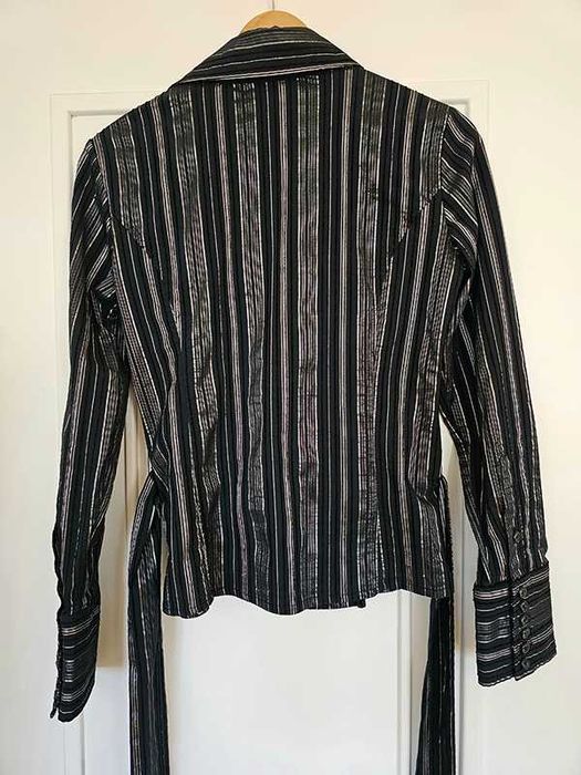 Camisa preta e prateada da Mango