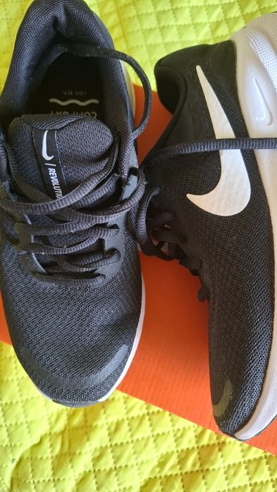 Ténis Nike revolution
