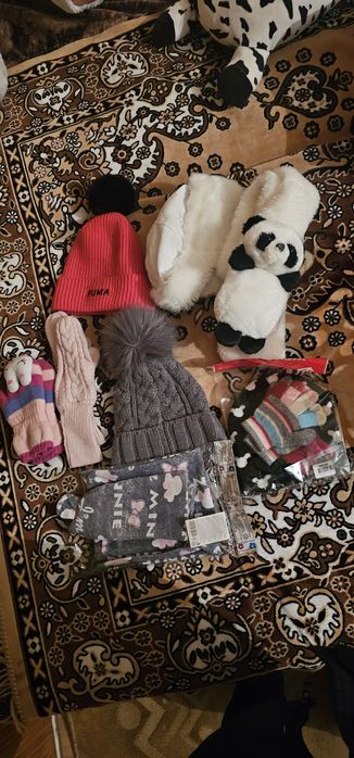 Шапки, шарфи. Рукавички