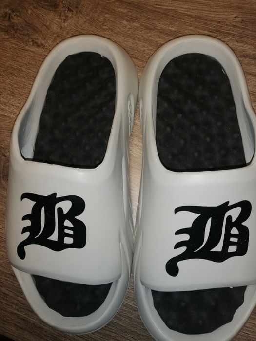 Літні модні шлепанці