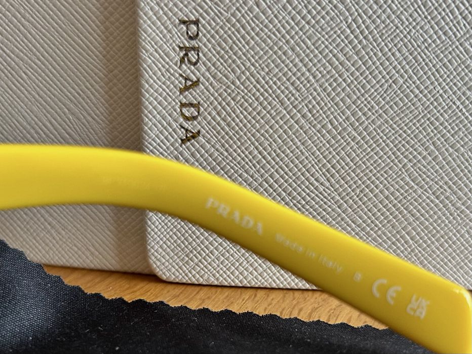 Óculos Prada,Original, cor amarelo e preto, Novo