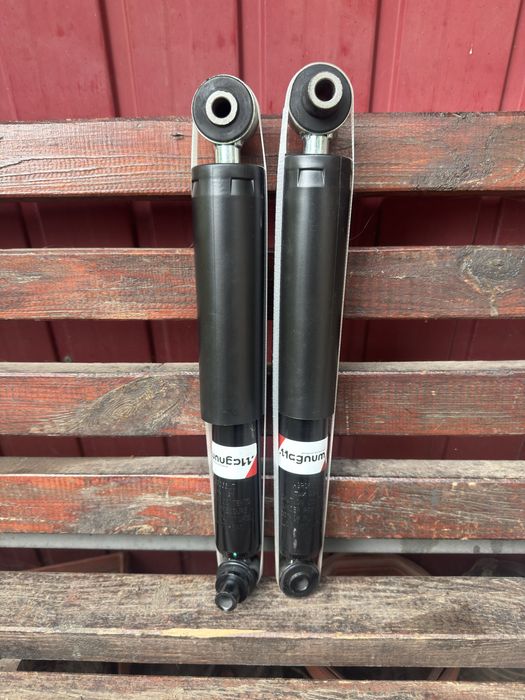 Новые задние амортизаторы Renault Scenic