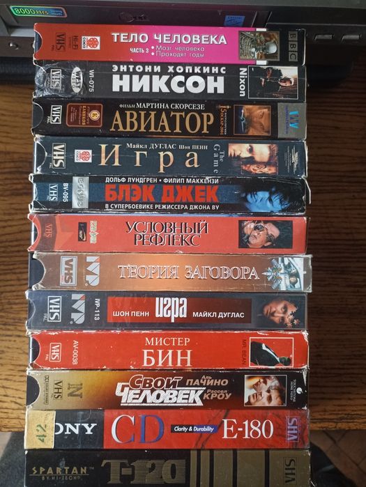 Видеоплеер LG L415 с кассетами.