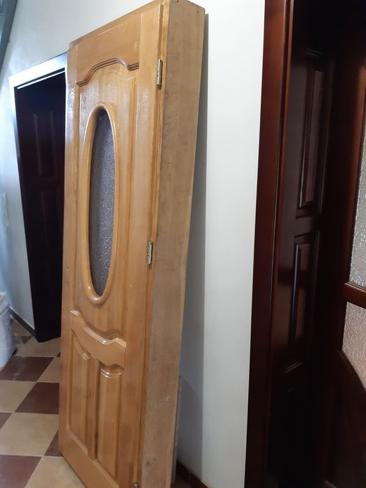 Двері дубові,лаковані.