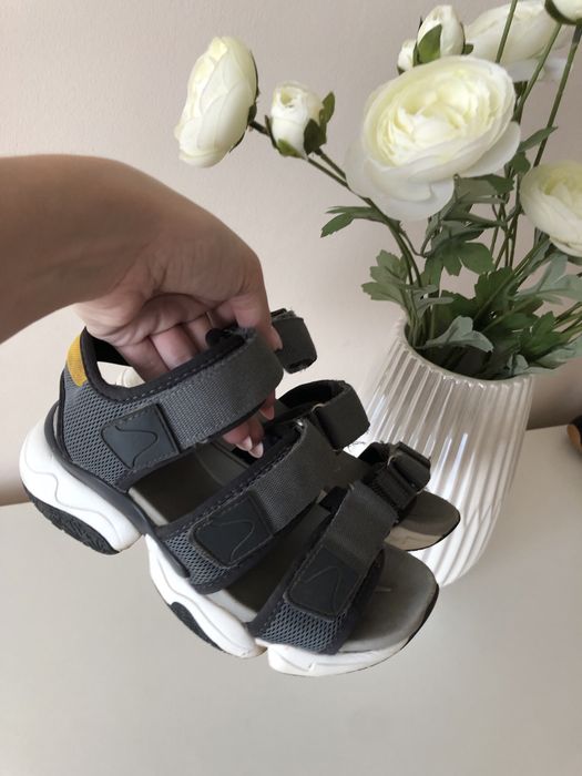 Дитячі босоніжки zara 21,5 см
