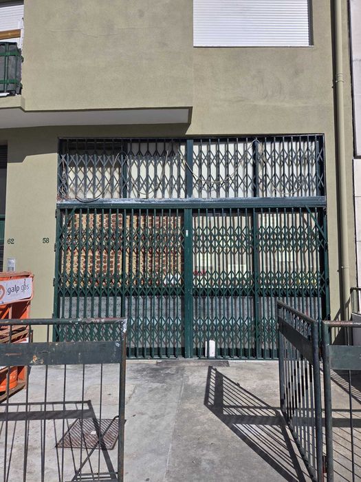 Espaço comercial 110 m2 para venda junto ao futuro Polo Cultural do Porto (Cine-Teatro Vale Formoso)