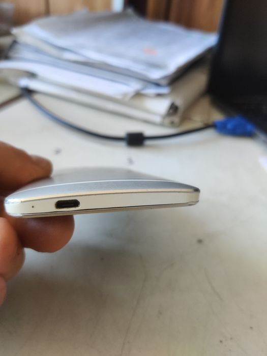 Продам смартфон  HTC