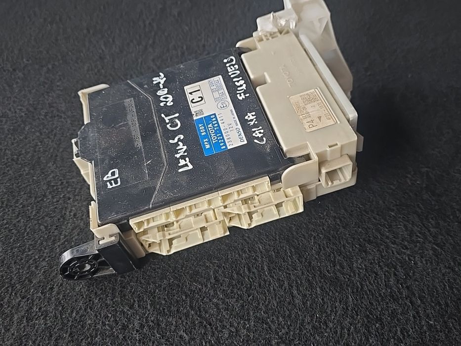 Centralina Caixa de FUSÍVEIS lexus ct200h 2012- EPC OEM