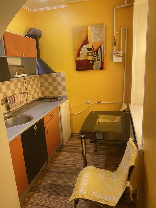 Сдам посуточно почасово 3часа-400,1-но комнатную квартиру на 95-м