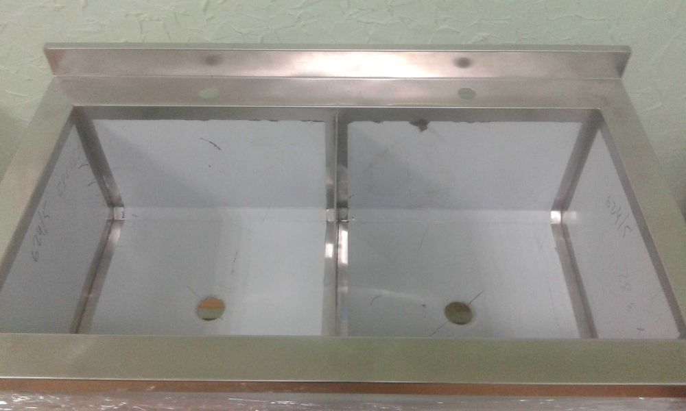 Мойка двухсекционная из нержавеющей стали